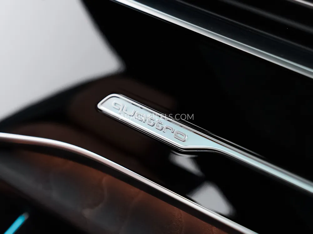 أودي Q7 2021 for Sale in دبي Image-10