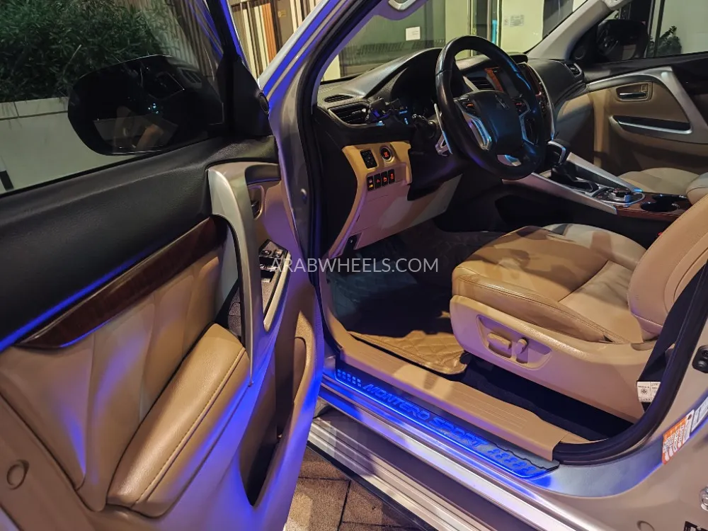 Mitsubishi Montero Sport 2017 for Sale in Abu Dhabi Image-5