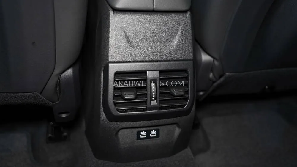 بي إم دبليو الفئة الأولى 2025 for Sale in أبو ظبي Image-9