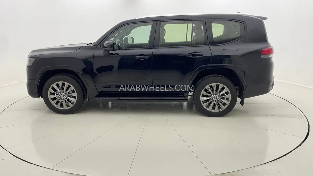 Toyota Land Cruiser 2023 for Sale in Dubai Image-6