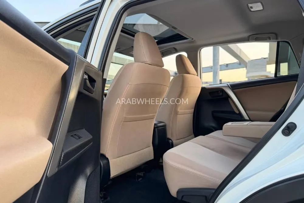 Toyota Rav4 2015 for Sale in Dubai Image-9