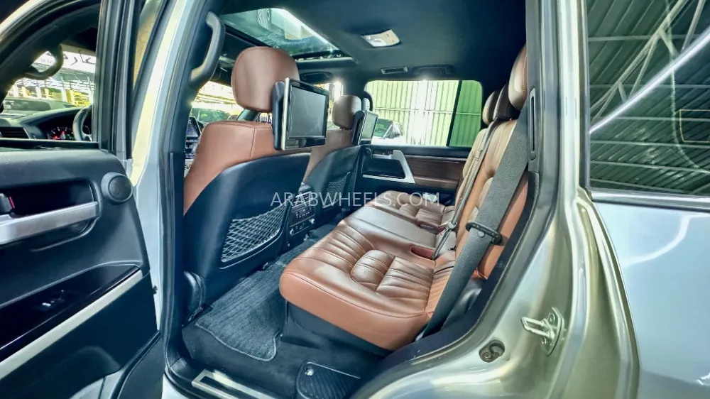 تويوتا لاند كروزر 2021 for Sale in الشارقة Image-8