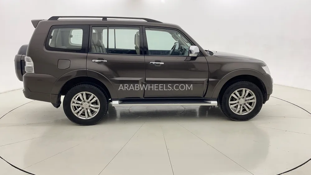 Mitsubishi Pajero 2017 for Sale in Dubai Image-2