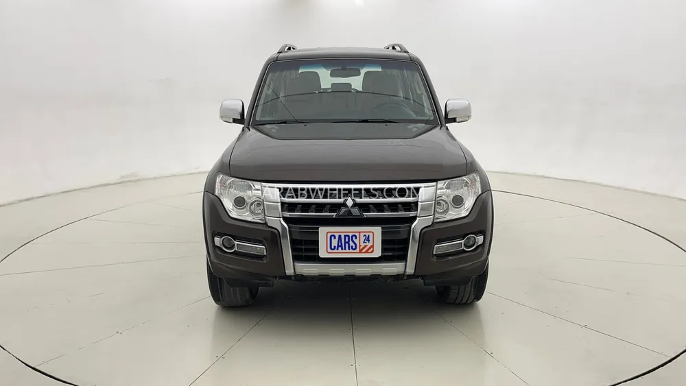 Mitsubishi Pajero 2017 for Sale in Dubai Image-8