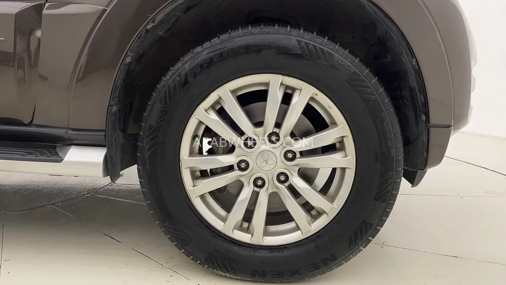 Mitsubishi Pajero 2017 for Sale in Dubai Image-10