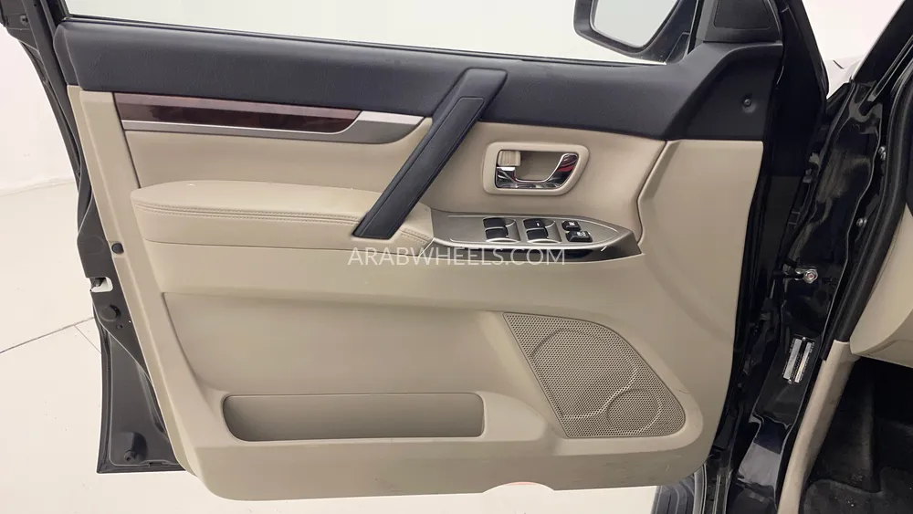 Mitsubishi Pajero 2020 for Sale in Dubai Image-19