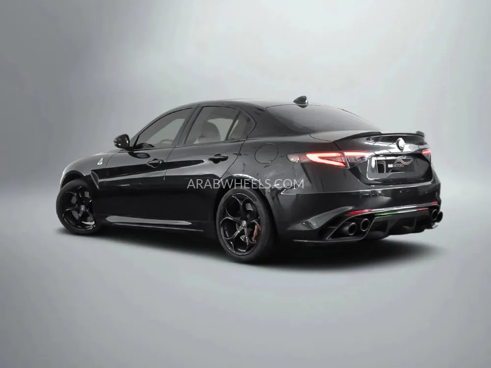 Alfa Romeo Giulia 2020 for Sale in Dubai Image-2