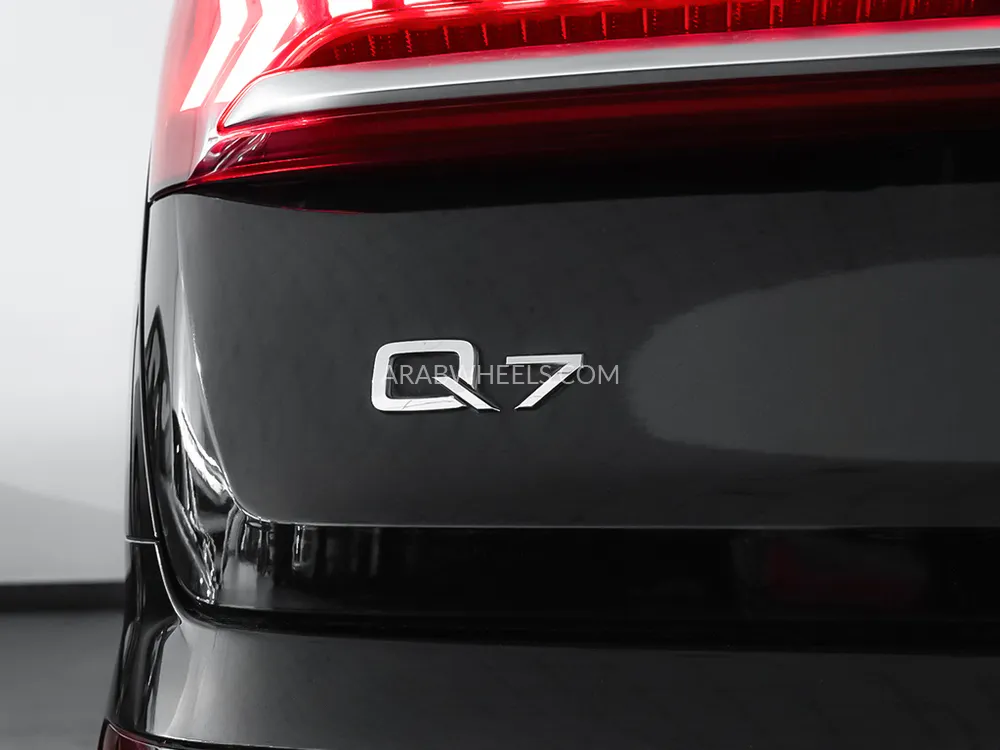 أودي Q7 2021 for Sale in دبي Image-16