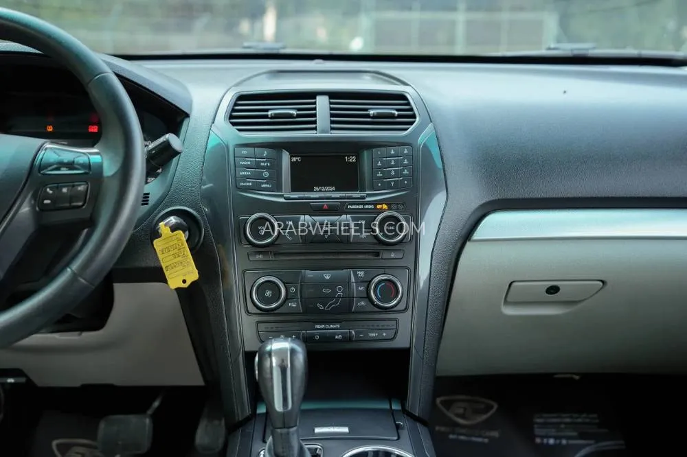 Ford Explorer 2020 for Sale in Sharjah Image-17