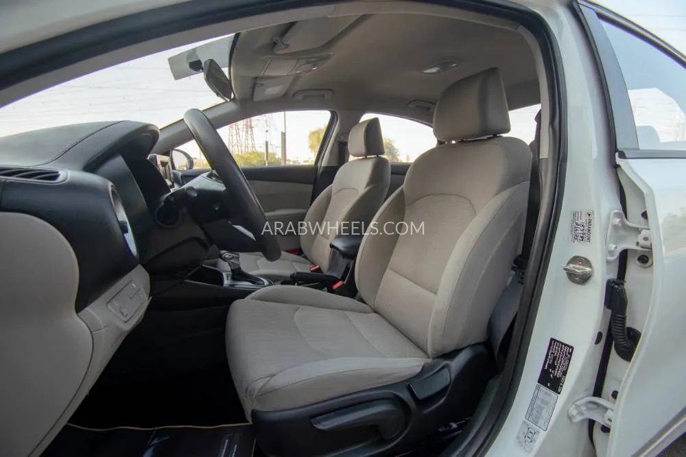 Kia Cerato 2022 for Sale in Sharjah Image-10