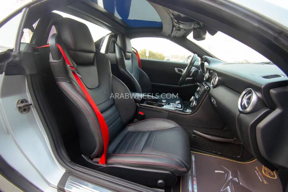 مرسيدس بنز SLC Class 2017 for Sale in الشارقة Image-9