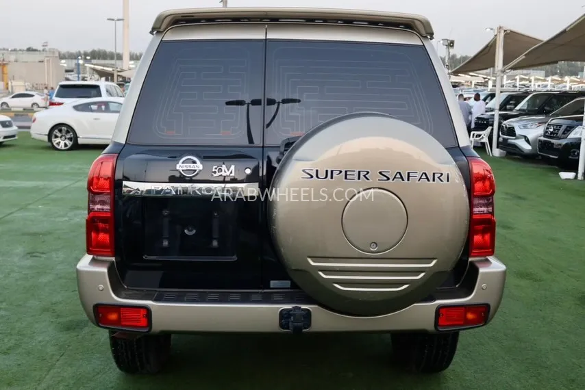 Nissan Patrol 2021 for Sale in Sharjah Image-9