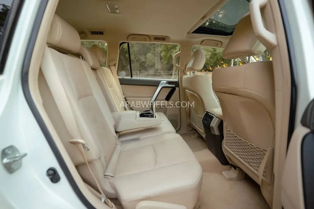 Toyota Land Cruiser Prado 2016 for Sale in Sharjah Image-12