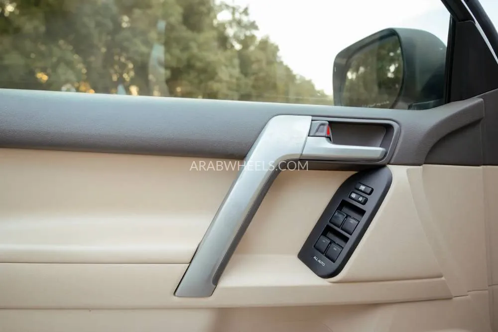 Toyota Land Cruiser Prado 2016 for Sale in Sharjah Image-18