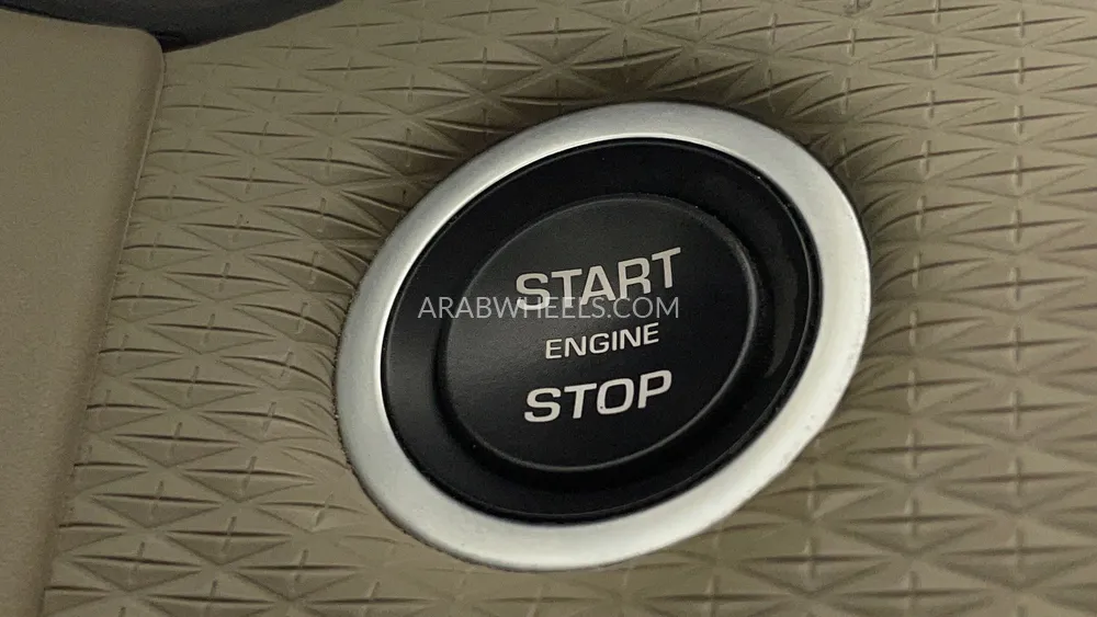 لاند روفر رينج روفر فيلار 2018 for Sale in دبي Image-21