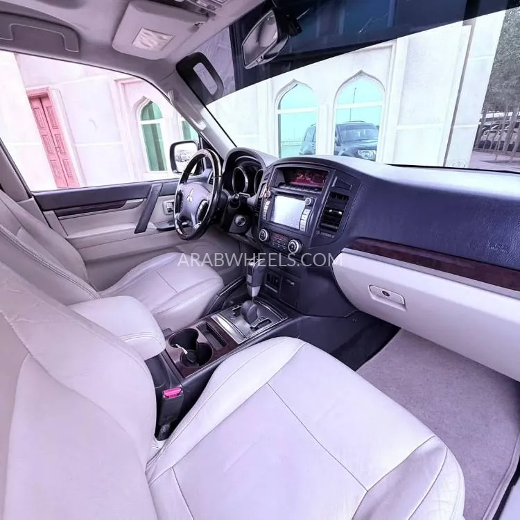 Mitsubishi Pajero 2014 for Sale in Ajman Image-4