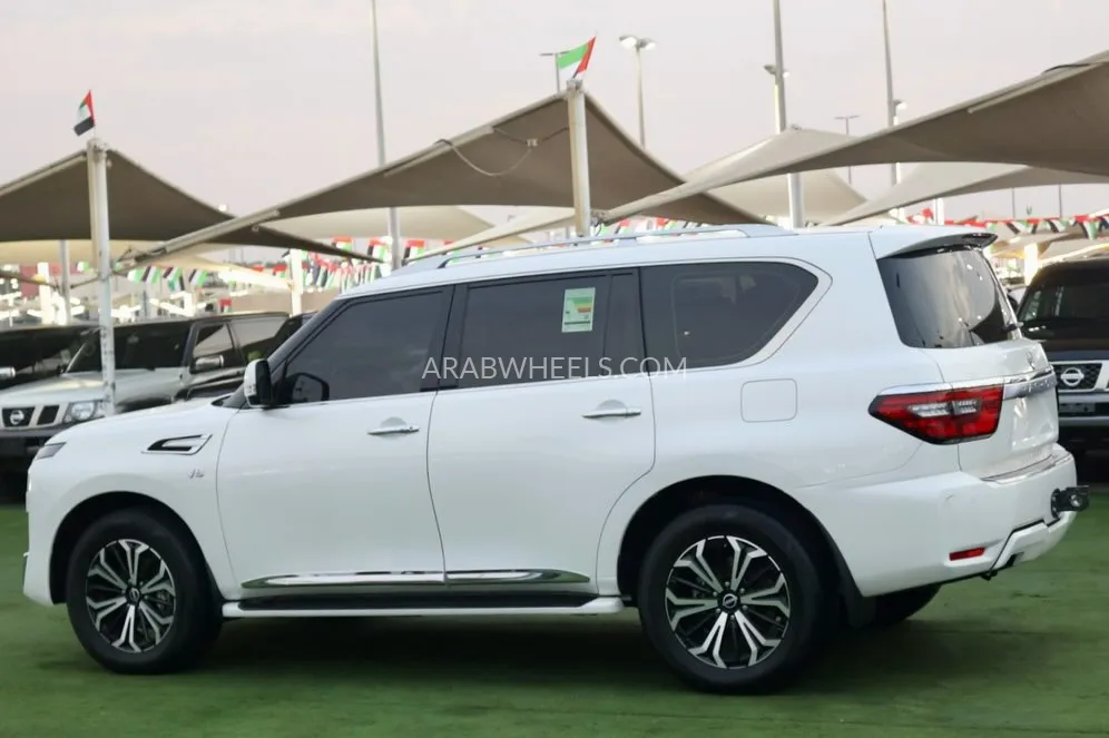 Nissan Patrol 2022 for Sale in Sharjah Image-3