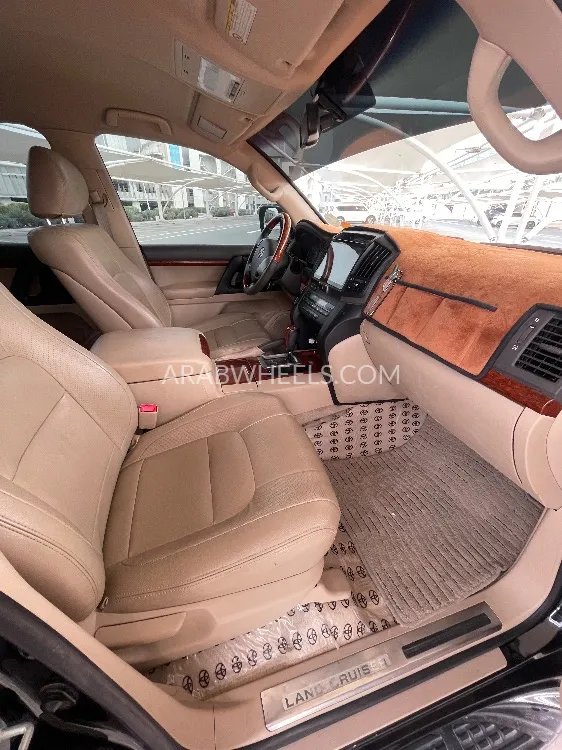 تويوتا لاند كروزر 2012 for Sale in أبو ظبي Image-6