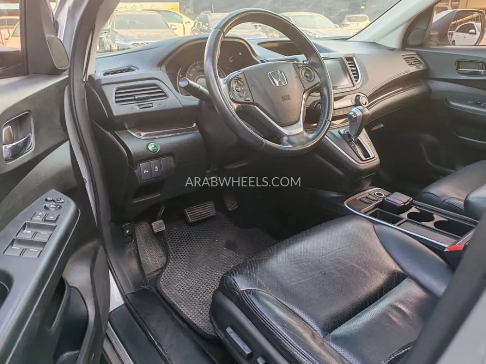 Honda CR-V 2015 for Sale in Ajman Image-4