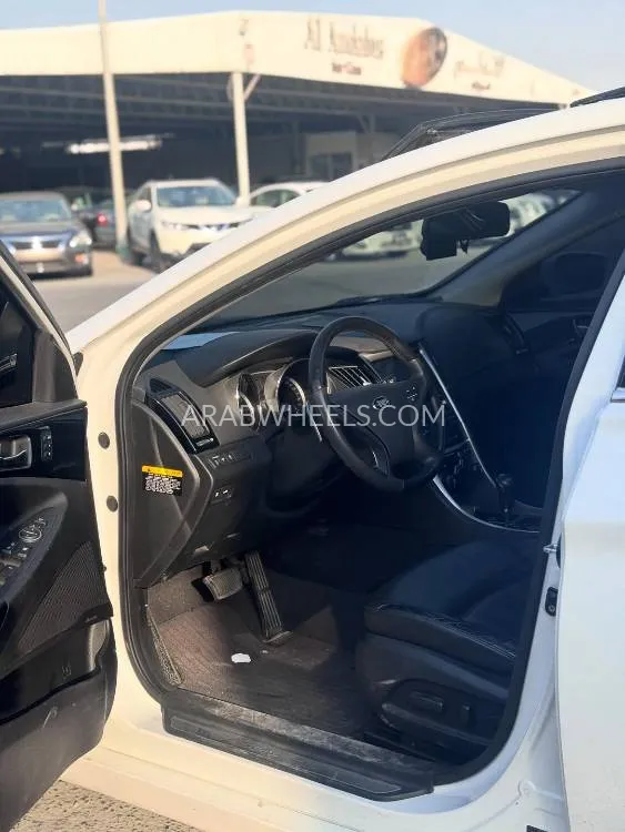 Hyundai Sonata 2013 for Sale in Ajman Image-3