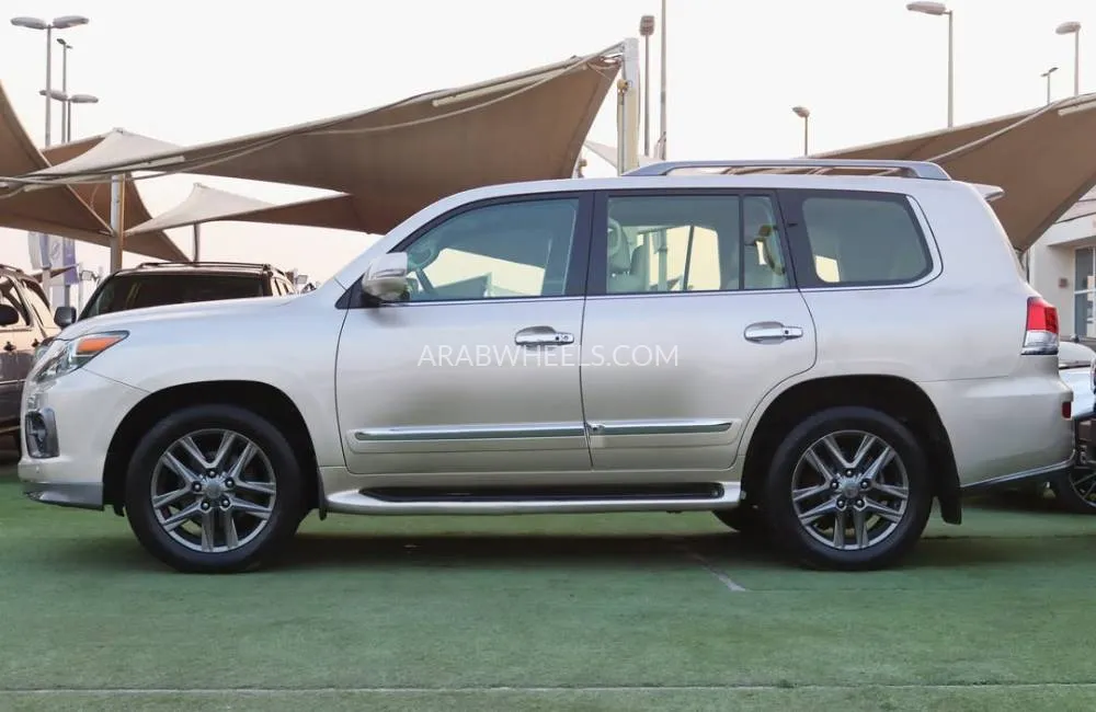 Lexus LX 2014 for Sale in Sharjah Image-3