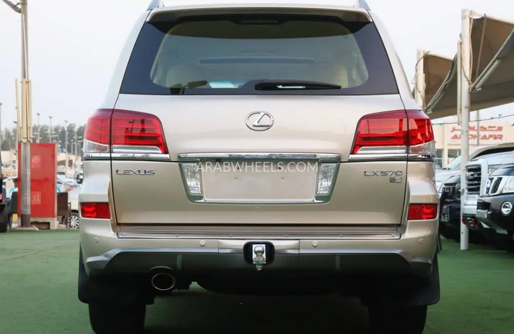 Lexus LX 2014 for Sale in Sharjah Image-4