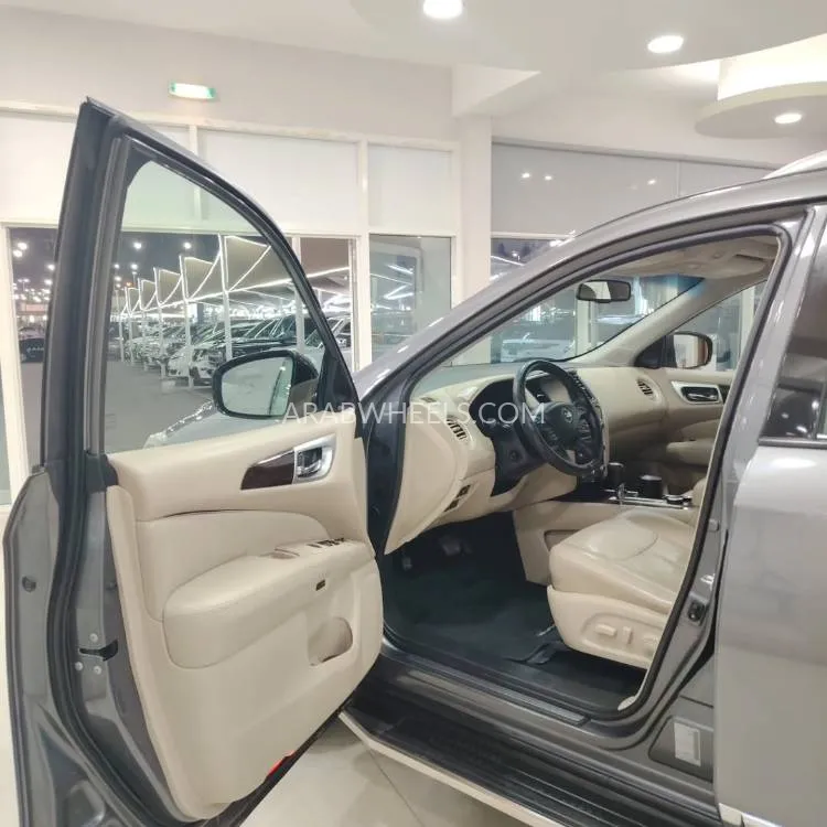 Nissan Pathfinder 2017 for Sale in Sharjah Image-5