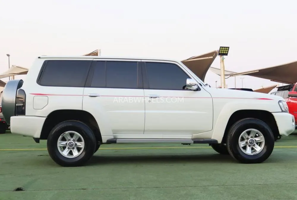 Nissan Patrol 2022 for Sale in Sharjah Image-5