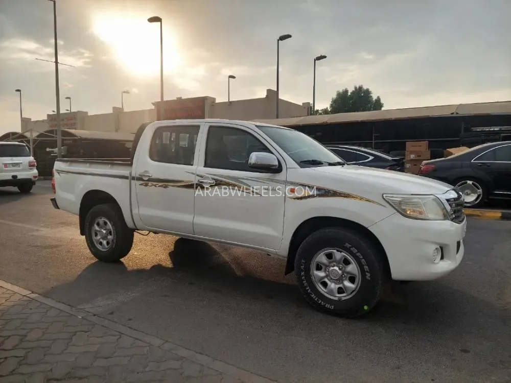 Toyota Hilux 2014 for Sale in Sharjah Image-4