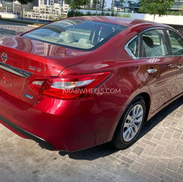 Nissan Altima 2017 for Sale in Sharjah Image-5