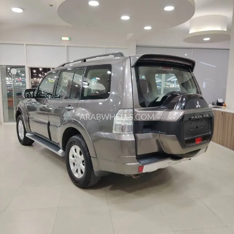 Mitsubishi Pajero 2015 for Sale in Sharjah Image-3