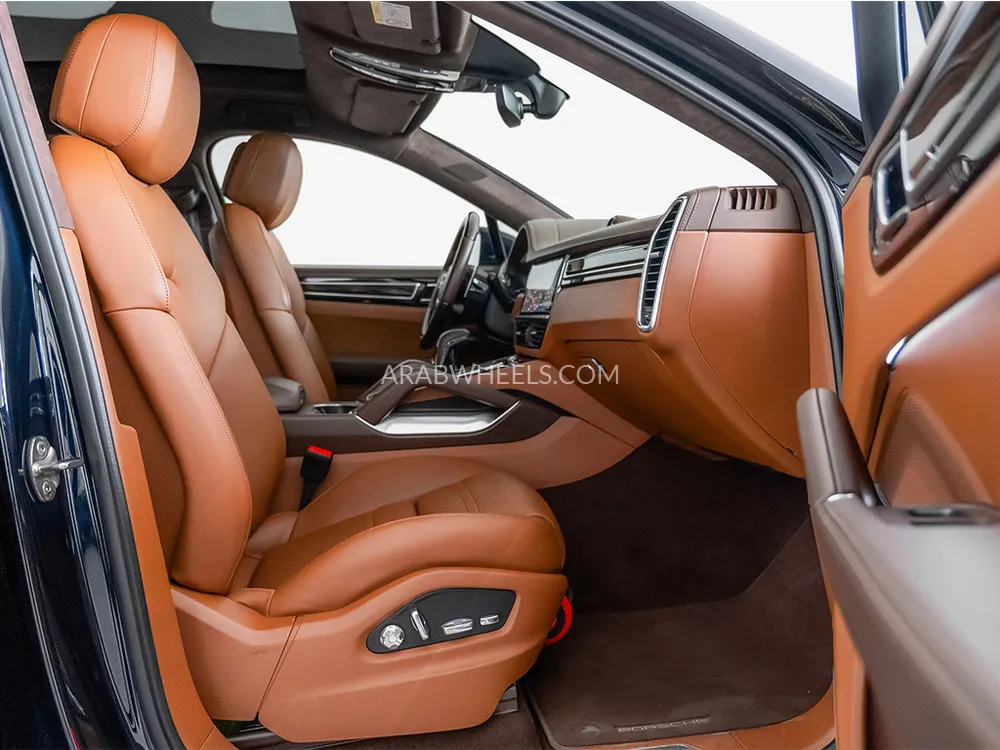 Porsche Cayenne 2020 for Sale in Dubai Image-8