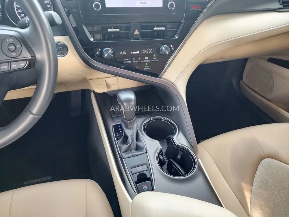 Toyota Camry 2023 for Sale in Dubai Image-6