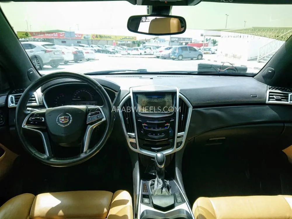 Cadillac SRX 2015 for Sale in Ajman Image-6