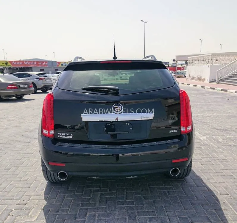 Cadillac SRX 2015 for Sale in Ajman Image-11