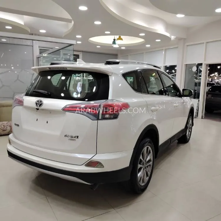 Toyota Rav4 2017 for Sale in Sharjah Image-3