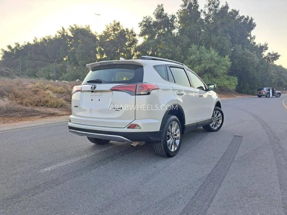 Toyota Rav4 2017 for Sale in Sharjah Image-4