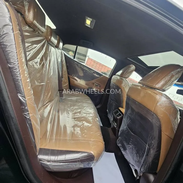 Lexus ES 2020 for Sale in Sharjah Image-11