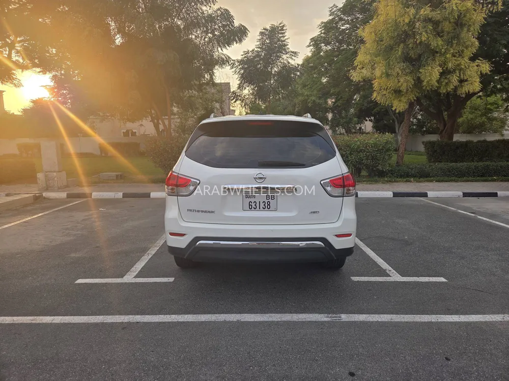 Nissan Pathfinder 2014 for Sale in Dubai Image-2