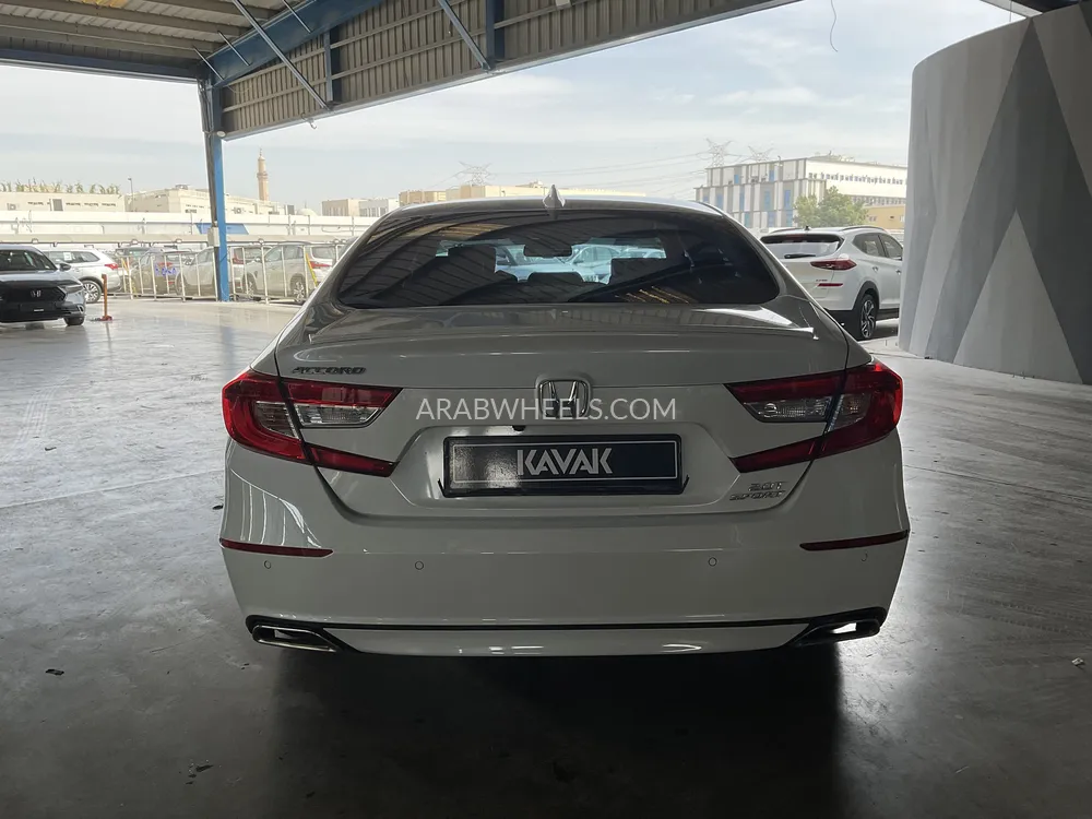 Honda Accord 2018 for Sale in Sharjah Image-5