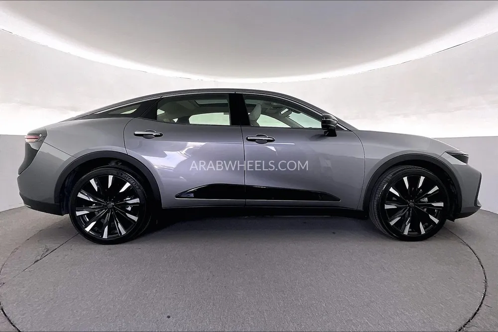 Toyota Crown 2023 for Sale in Sharjah Image-8