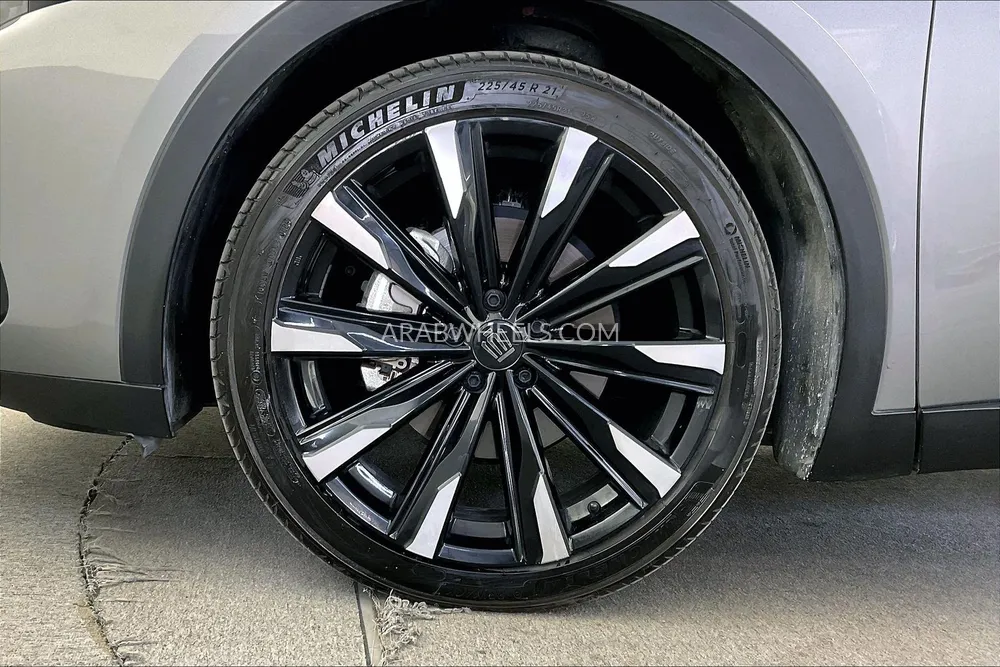 Toyota Crown 2023 for Sale in Sharjah Image-10