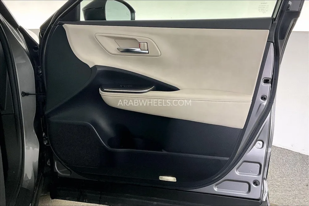 Toyota Crown 2023 for Sale in Sharjah Image-19