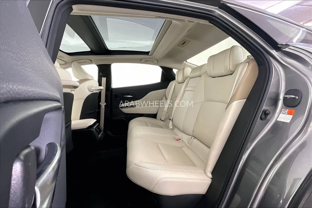 Toyota Crown 2023 for Sale in Sharjah Image-29