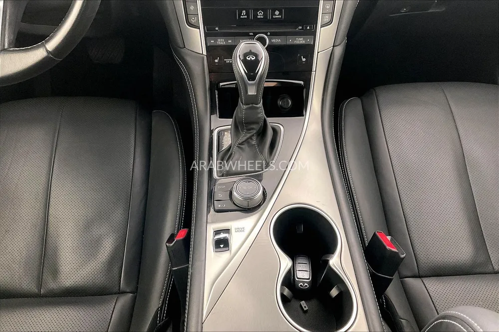 Infiniti Q60 2022 for Sale in Sharjah Image-23