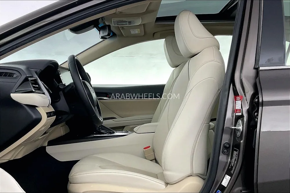 Toyota Camry 2024 for Sale in Dubai Image-24