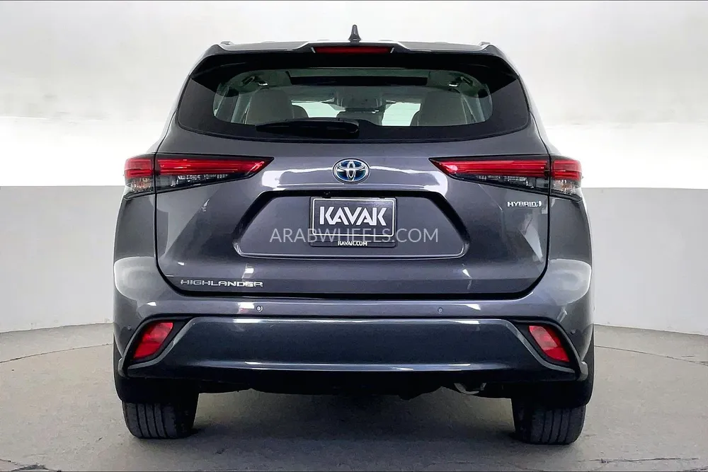 Toyota Highlander 2023 for Sale in Sharjah Image-5