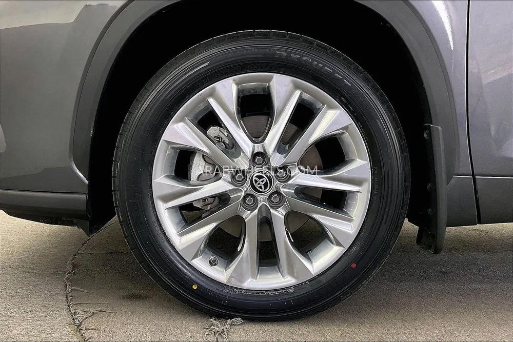 Toyota Highlander 2023 for Sale in Sharjah Image-9