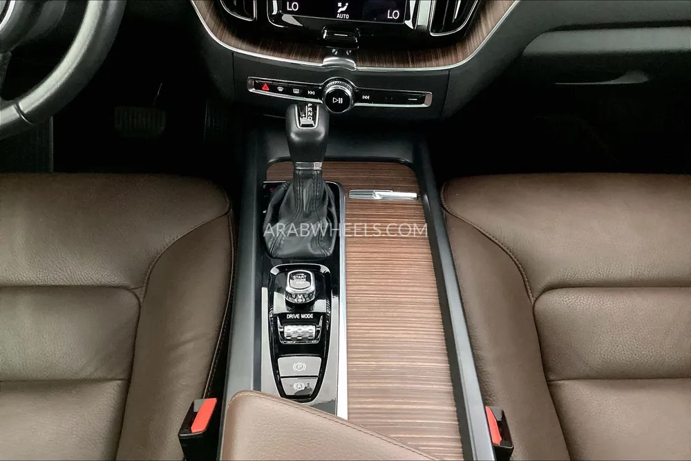 فولفو إكس سي 60 2021 for Sale in الشارقة Image-16