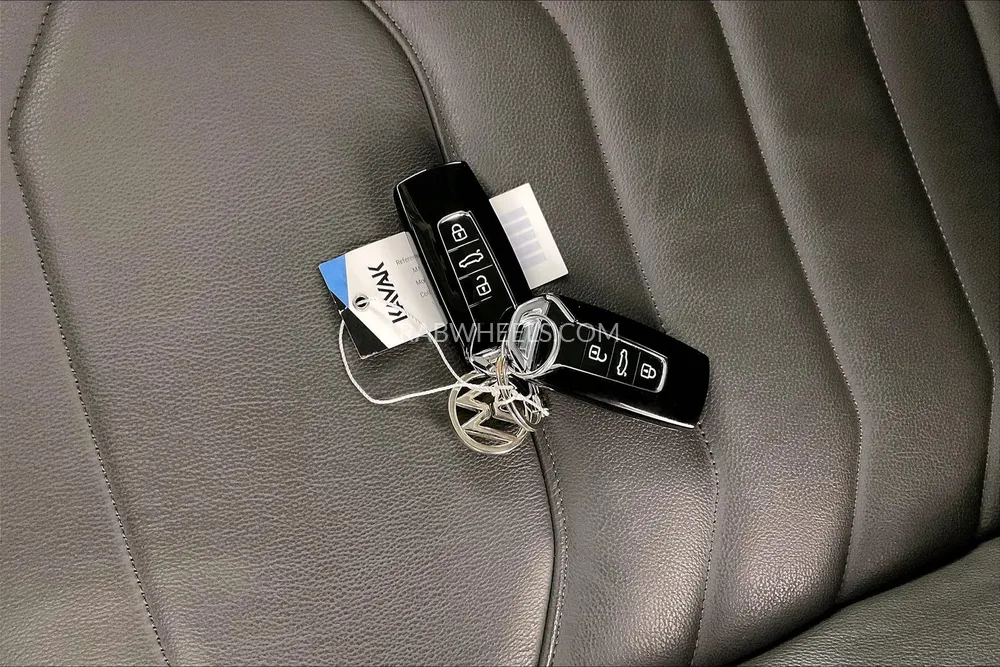 Volkswagen Touareg 2023 for Sale in Sharjah Image-18